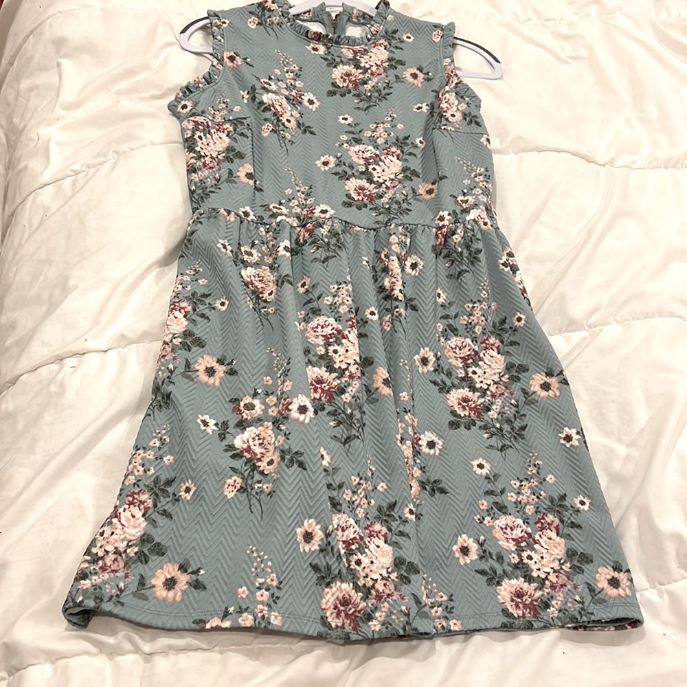 Sleeveless dress